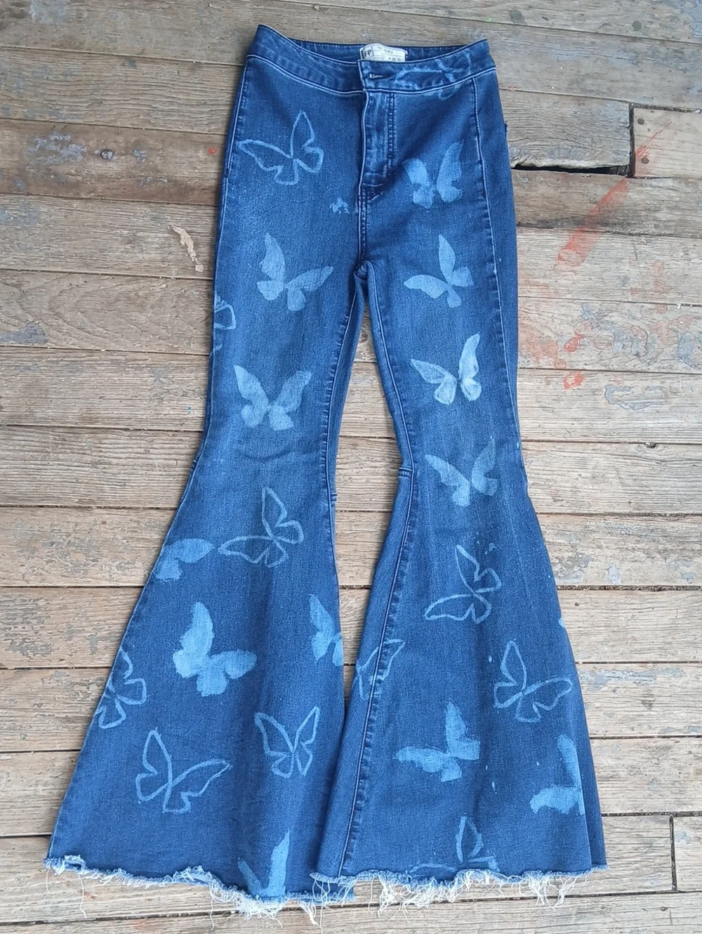 EUC Free People Dark Blue Butterfly Flare Jeans Flat Front Size 25 Short